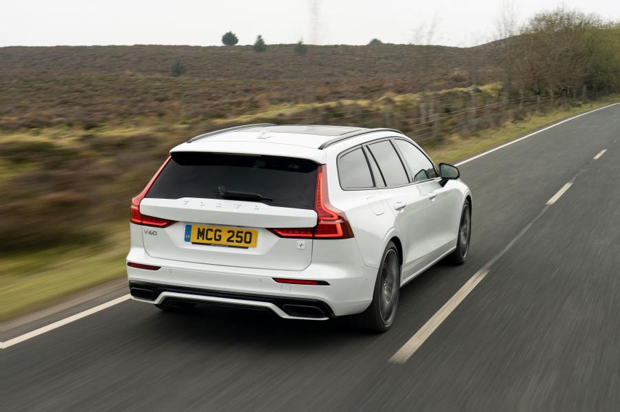  Volvo V60 T8 Polestar Engineered 2019 года  (UK) (фото 23 из 40)